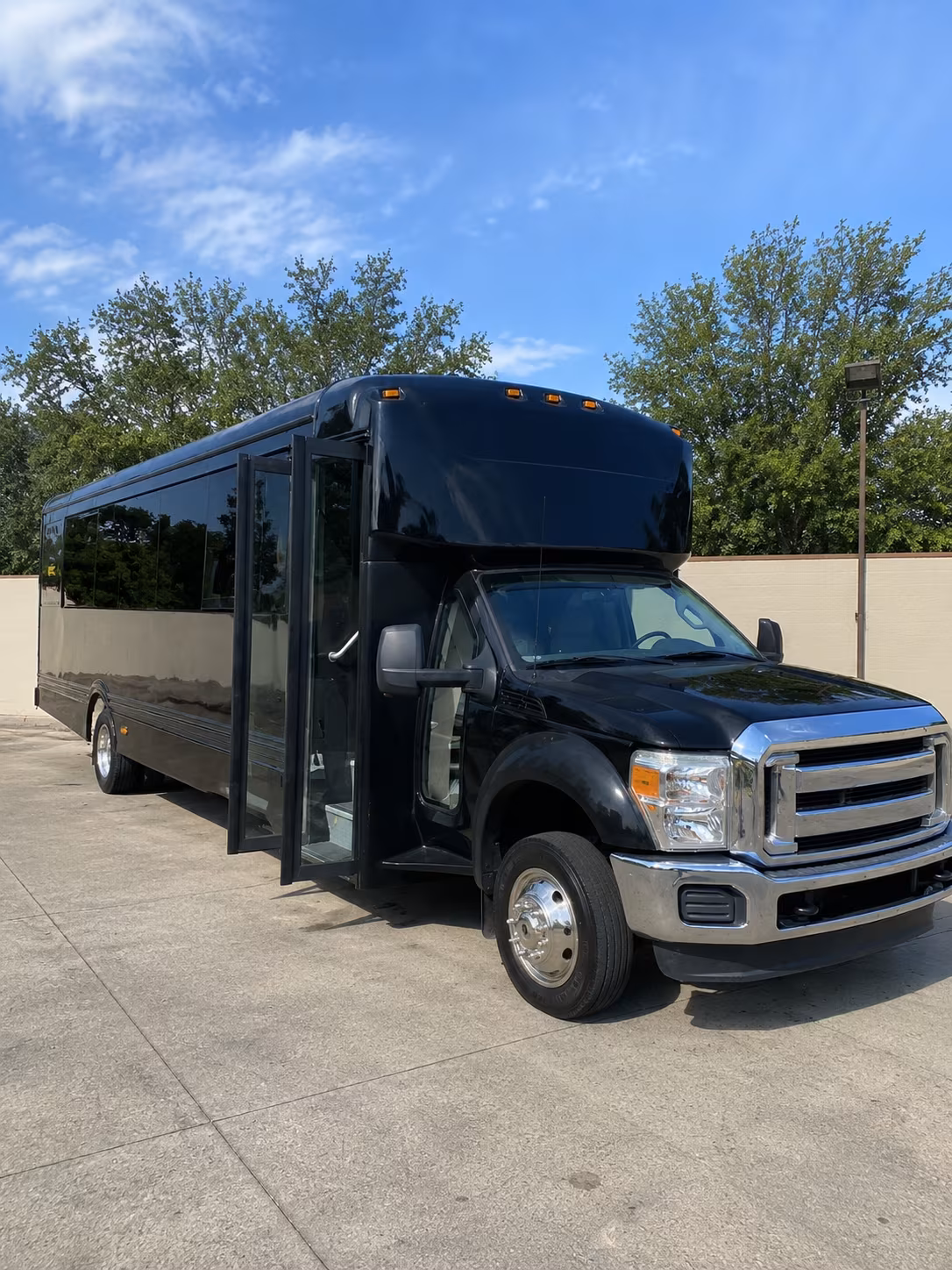 dunwoody 20 passenger party bus